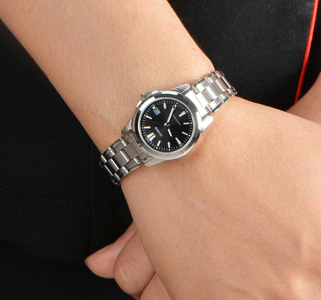 Casio Casio Collection LTP-1215A-1A2 , наручные женские часы фото под углом