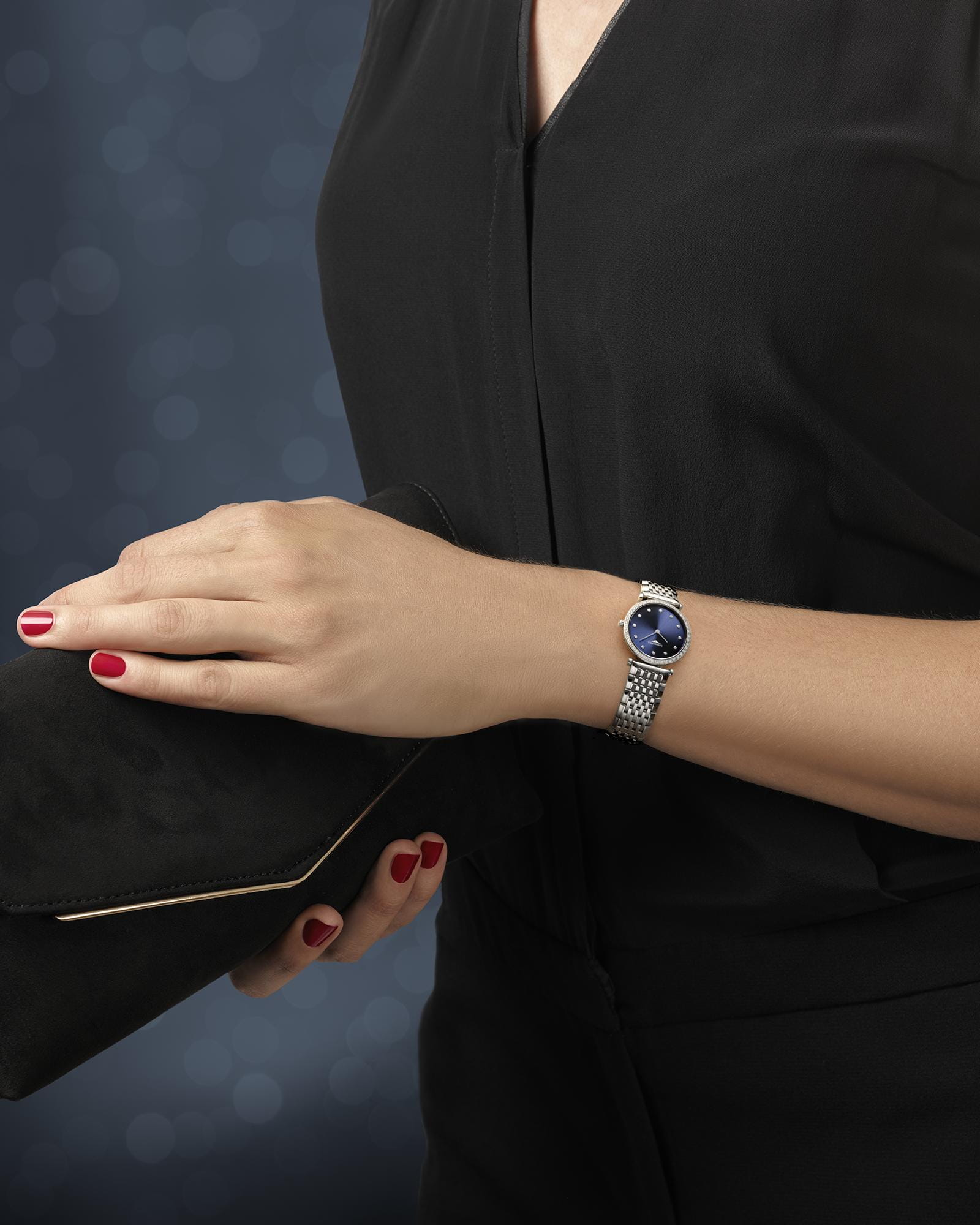 Longines L45230976 женские часы застежка крупным планом