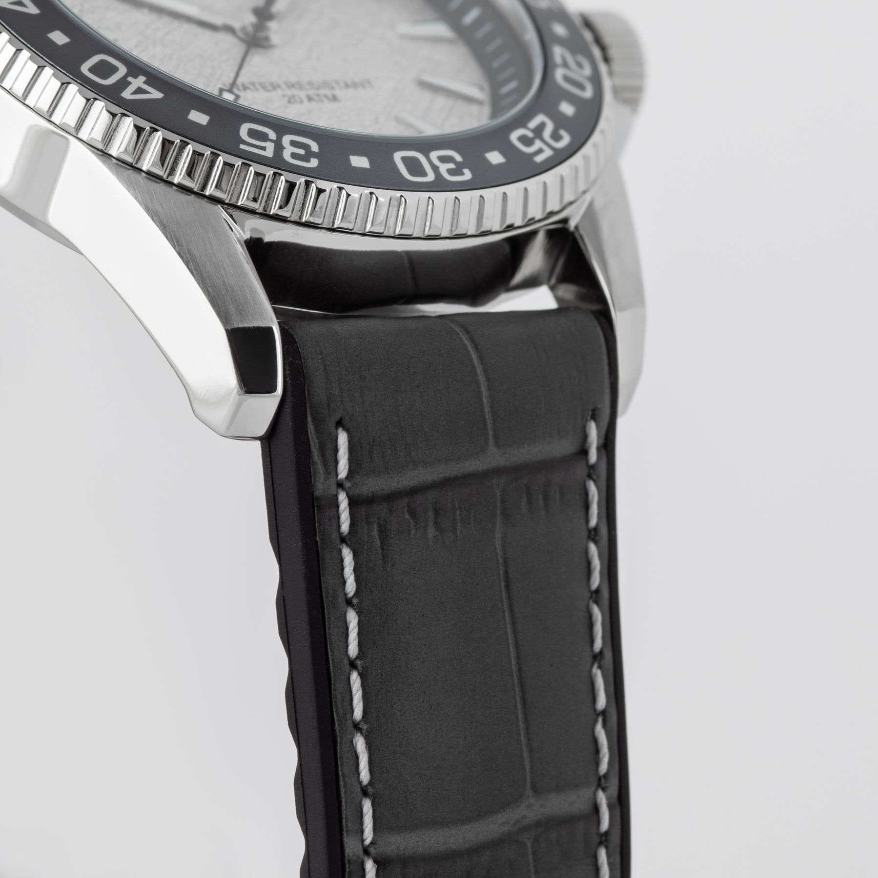 Jacques Lemans Jacques Lemans Liverpool Diver 1-2205E мужские часы серебристый циферблат на запястье
