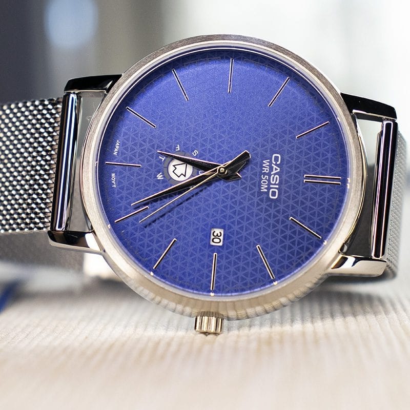 Casio MTP-B125M-2A мужские часы застежка крупным планом