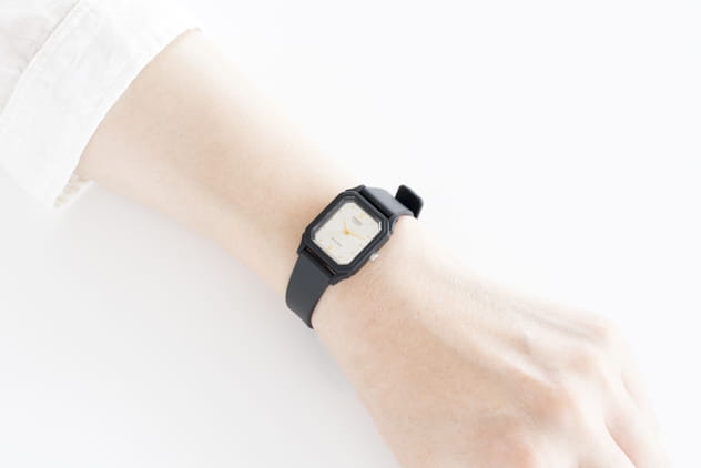 Casio Casio Collection LQ-142E-7ADF (LQ-142E-7A) , наручные женские часы фото под углом