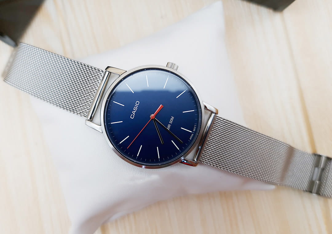 Casio Casio Collection MTP-E171M-2E  — детали корпуса и нержавеющая сталь