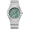 Omega Omega Constellation 131.15.25.60.99.001  13115256099001 кварцевые женские часы зеленый циферблат, браслет нержавеющая сталь — вид спереди