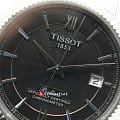 Tissot T1084081105800 мужские часы застежка крупным планом