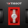 Tissot T1262072201300 наручные женские часы застежка крупным планом