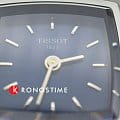 Tissot T0581091104100 наручные женские часы застежка крупным планом